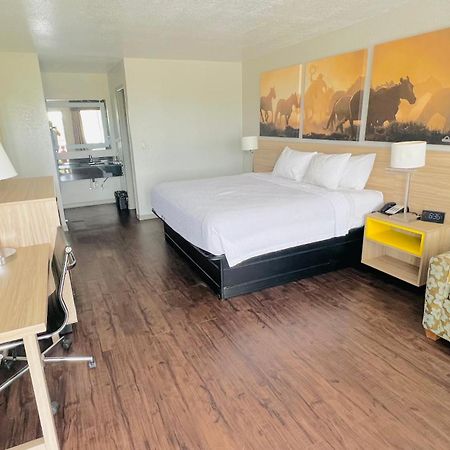 Days Inn & Suites By Wyndham - Canton First Monday Trade Days Zewnętrze zdjęcie